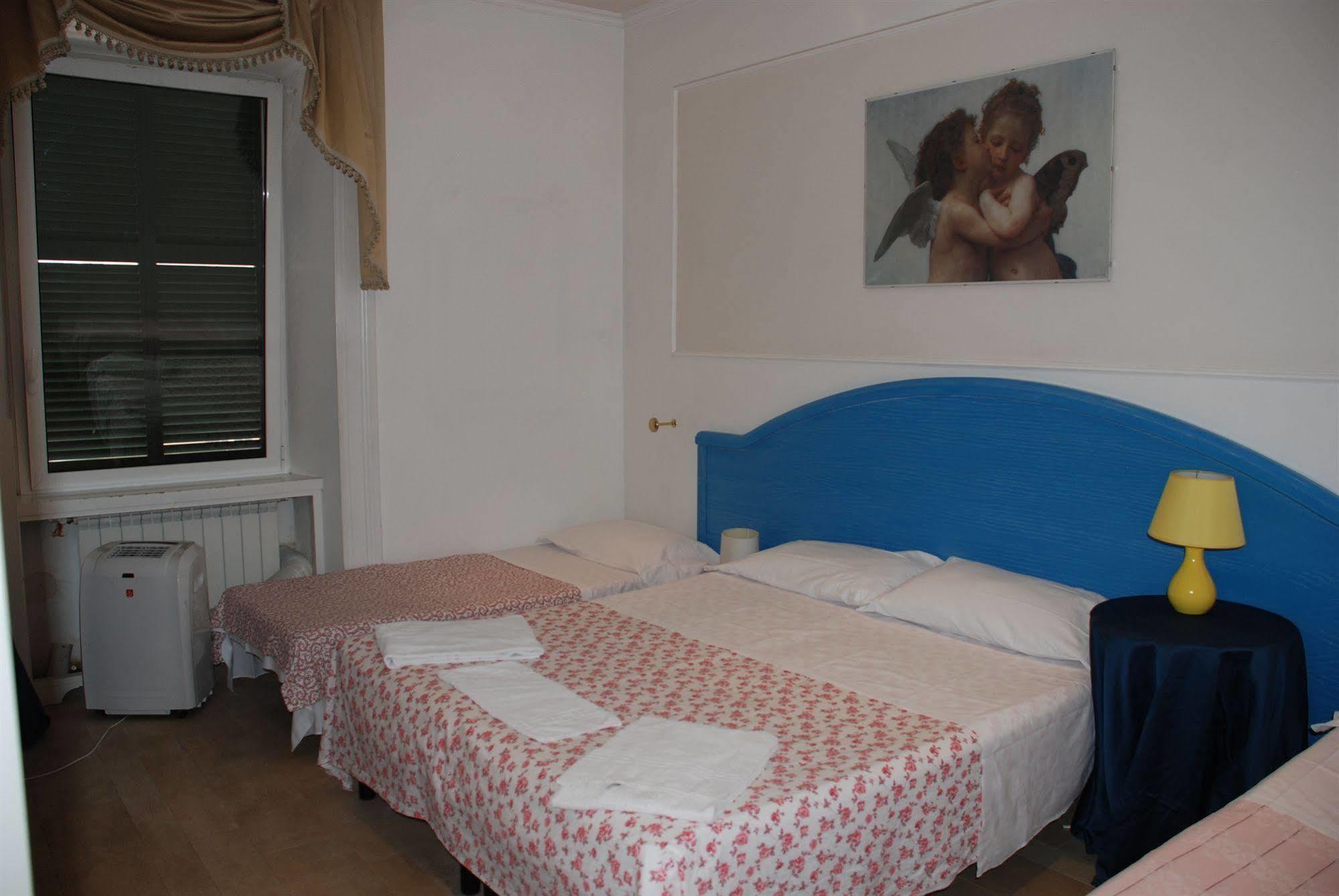 לינה וארוחת בוקר רומא Casa Dell'Amicizia מראה חיצוני תמונה
