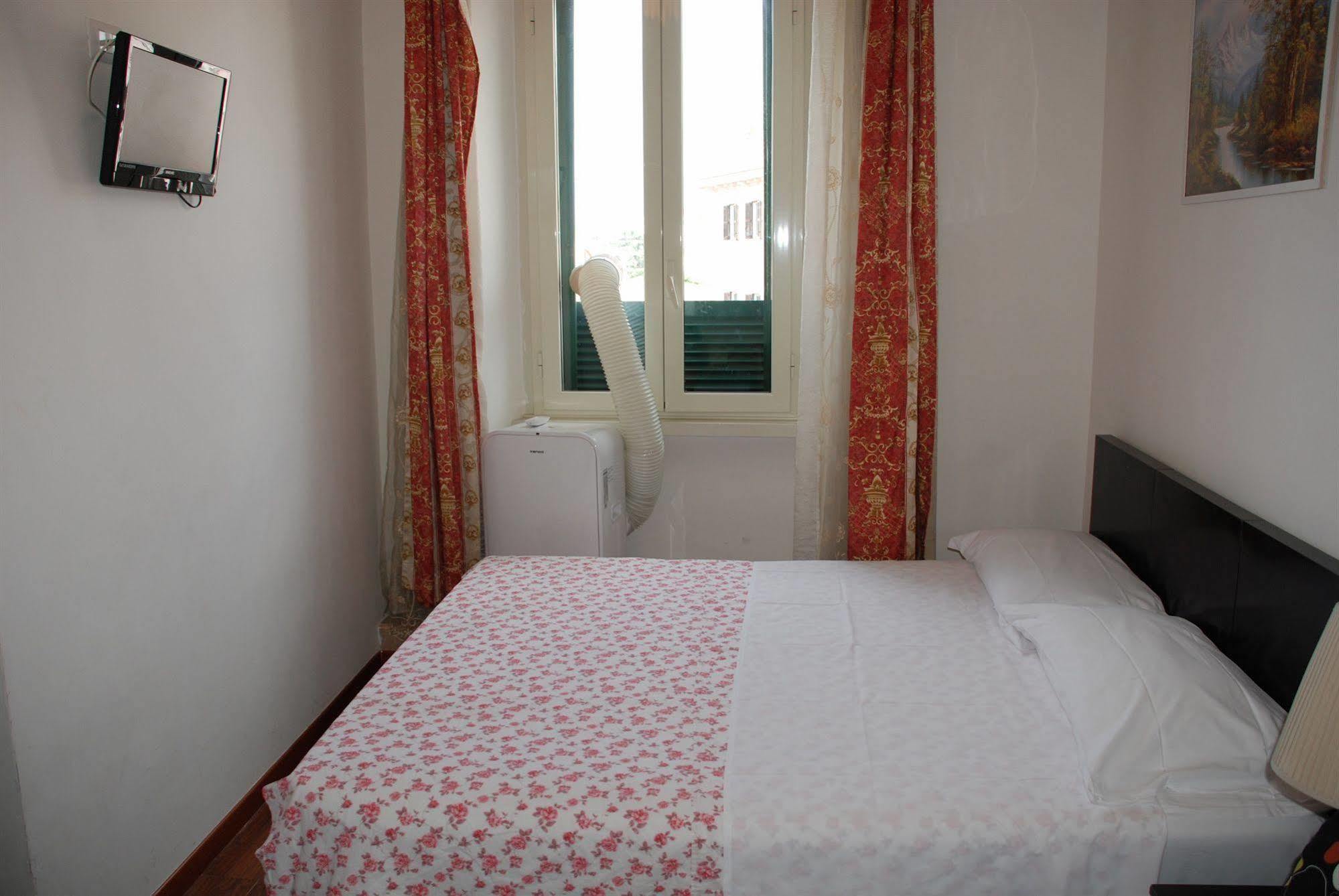לינה וארוחת בוקר רומא Casa Dell'Amicizia מראה חיצוני תמונה