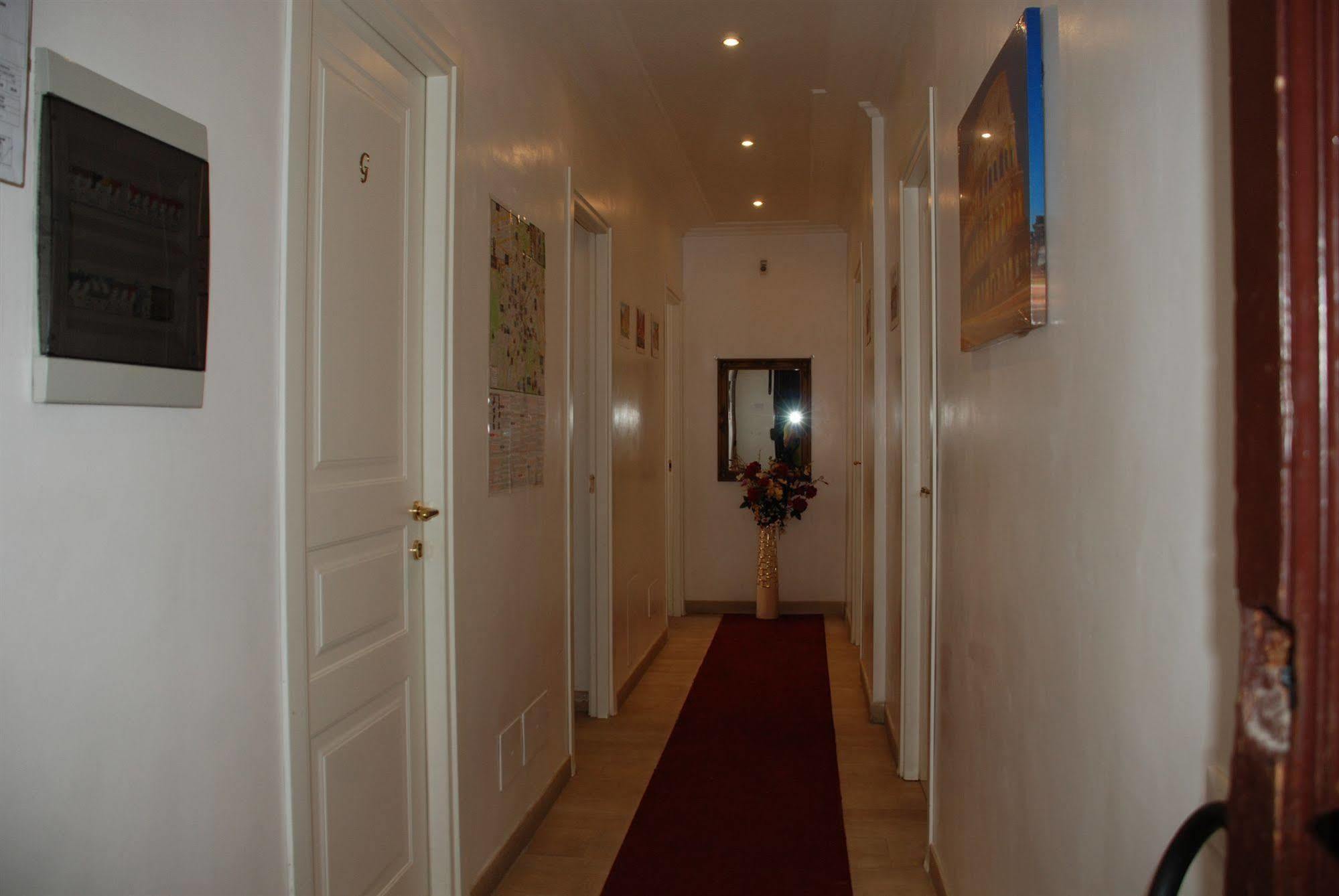 לינה וארוחת בוקר רומא Casa Dell'Amicizia מראה חיצוני תמונה